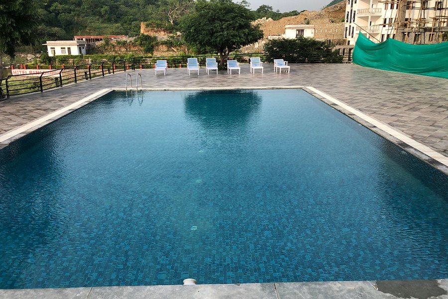 luxury pool villa thailand